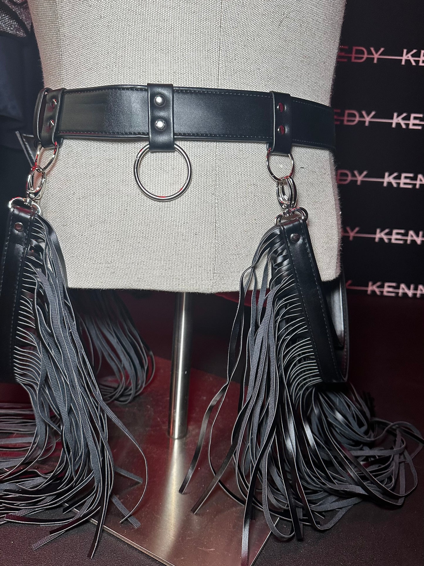 BLACK PLEATHER FESTIVAL TASSEL BELT