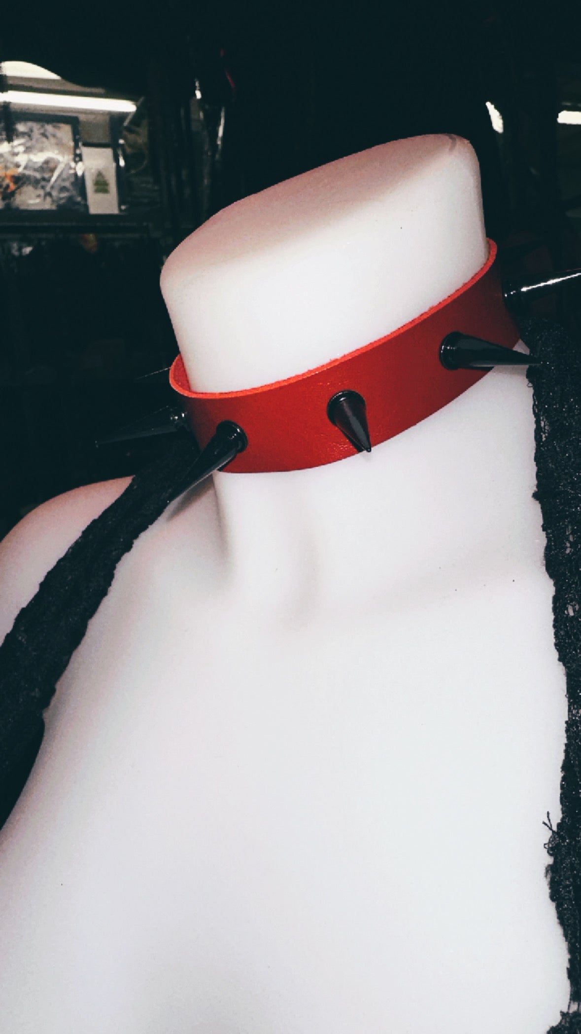 RED PLEATHER STUDDED CHOKER WITH BLACK SPIKES