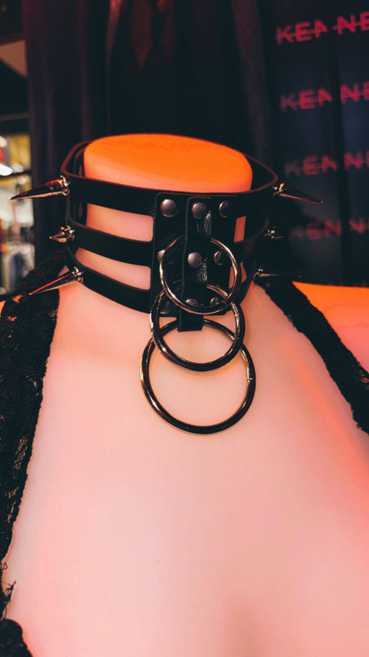 ‘CYBER’ TALL BLACK PLEATHER CHOKER WITH CUT OUT AND METAL DETAILING