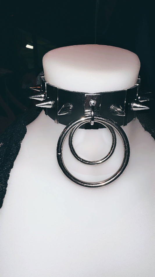 ‘FUTURISTIC’ BLACK PLEATHER SPIKE CHOKER WITH METAL T BARS AND O RINGS