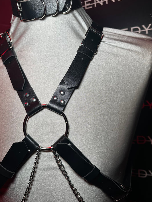 MENS BLACK CROSSOVER PLEATHER HARNESS WITH DROP CHAIN AND O RING DETAILS