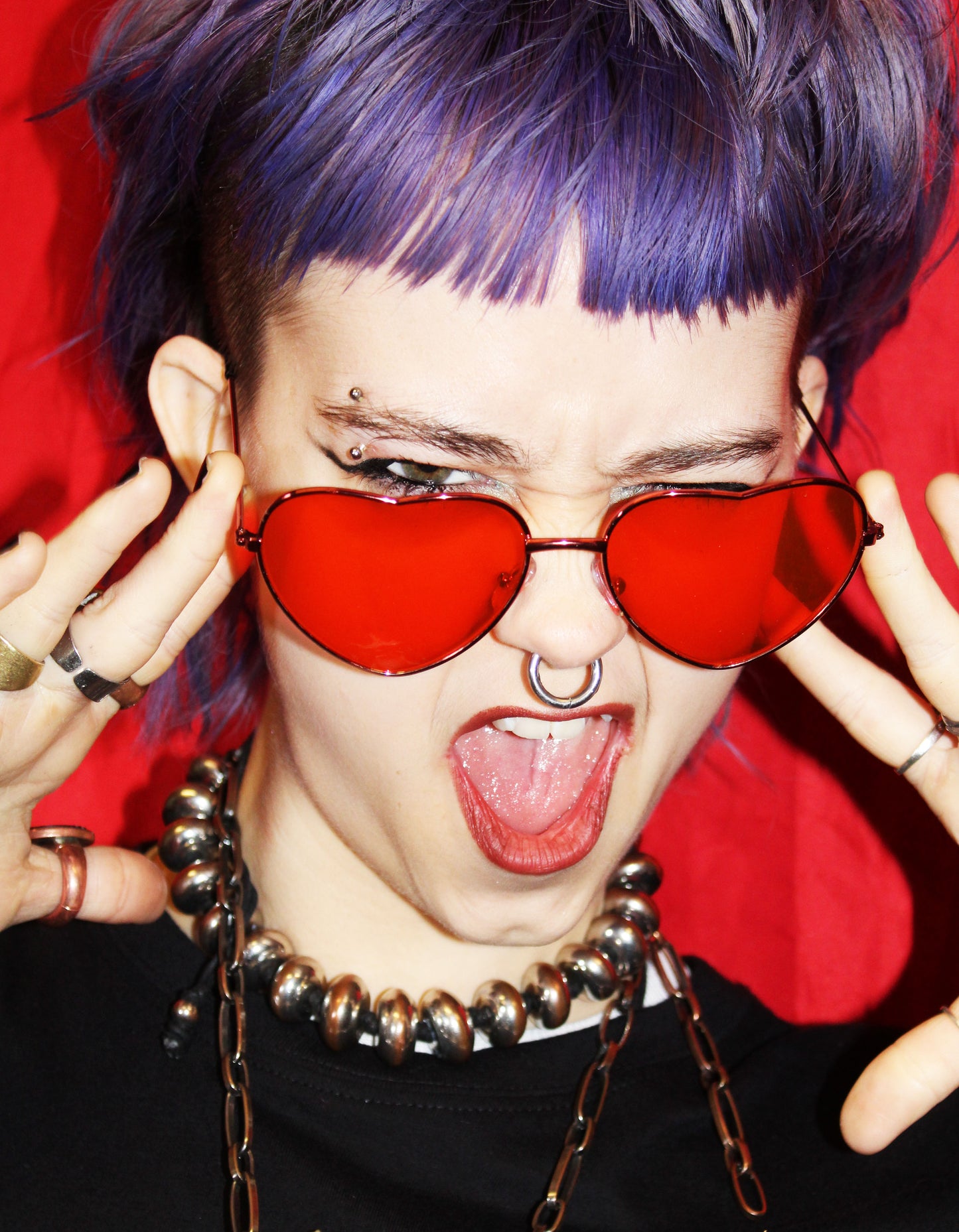 RED HEART SHAPED SUNGLASSES