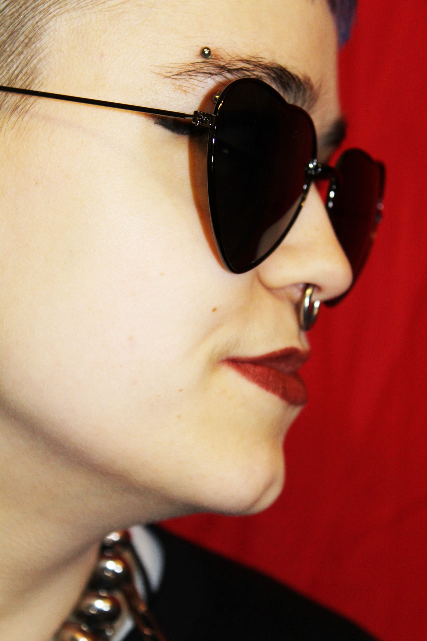 BLACK HEART SHAPED SUNGLASSES