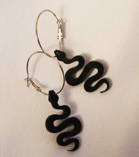 Snake hoops in black