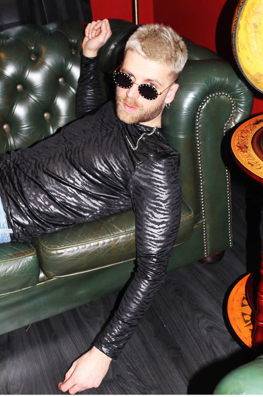 Men’s wet look long sleeve tiger tee