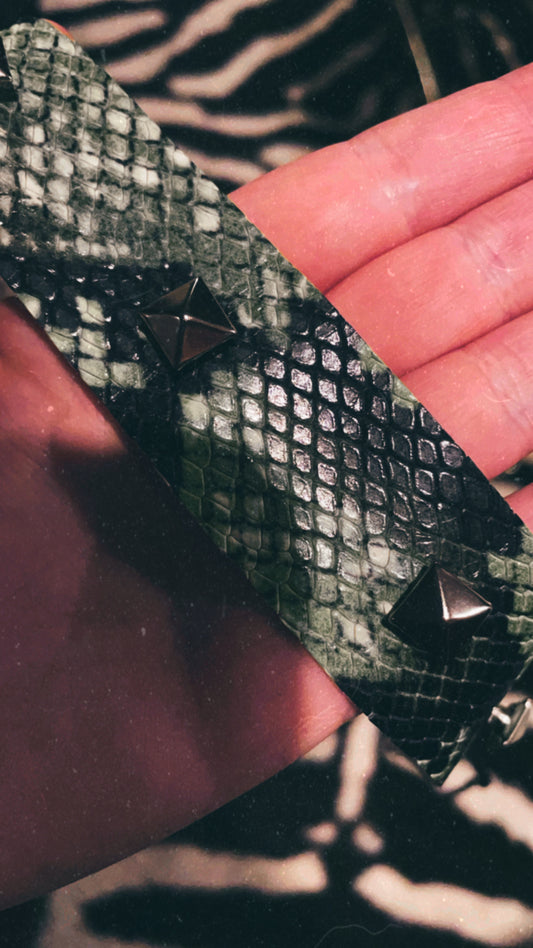 GREEN SNAKESKIN STUDDED LEATHER CHOKER