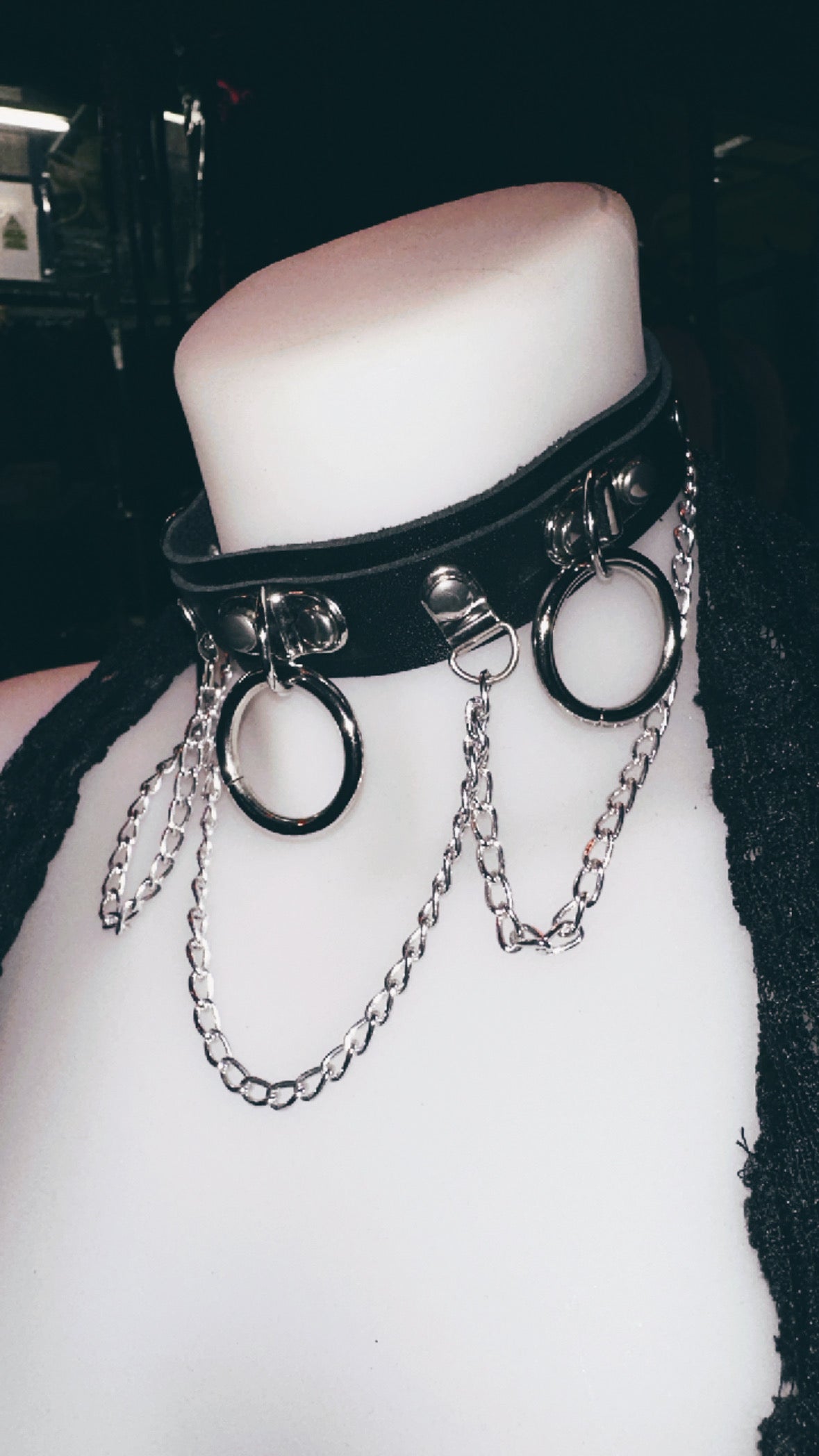 BLACK TRIPLE O RING FAUX LEATHER CHOKER