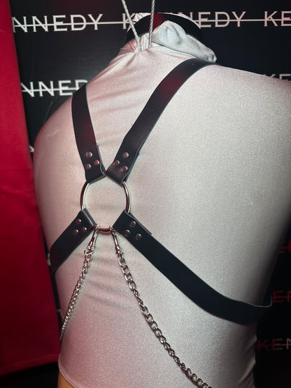 MENS BLACK CROSSOVER PLEATHER HARNESS WITH DROP CHAIN AND O RING DETAILS