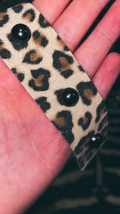 STUDDED LEOPARD PRINT FAUX LEATHER CHOKER